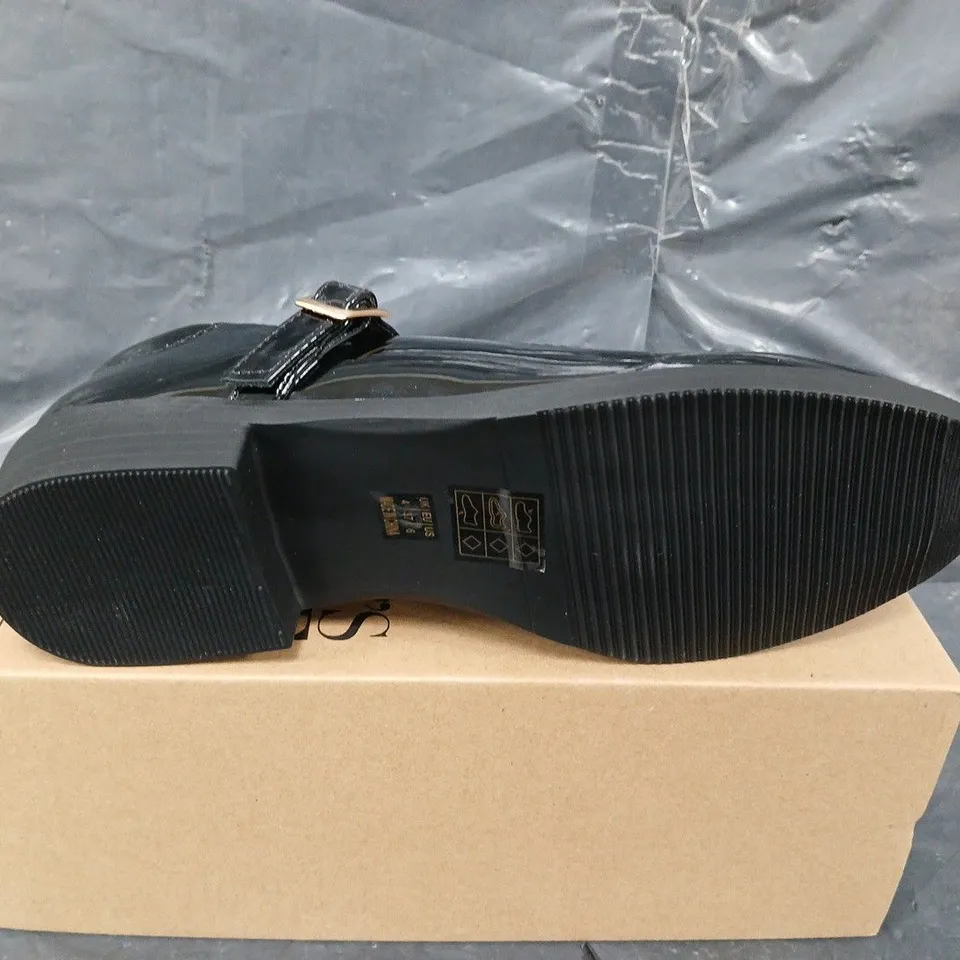 BOXED PAIR OF WHERES THAT FROM GIRL - BLACK STRAP SHOES - UK ISZE 4