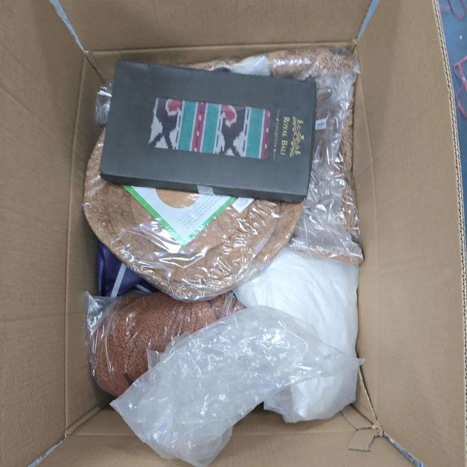 BOX OF APPROXIMATELY 12 ASSORTED ITEMS TO INCLUDE: COCO COIR PLANT PROTECTOR AND GREEN SCARF 