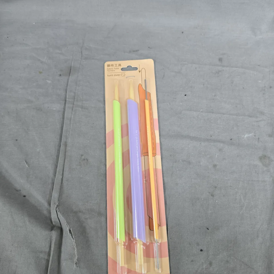 BOX OF APPROXIMATELY 20 HOUSEHOLD ITEMS INCLUDING:FABRIC TUBE TURNERS, C CLAMP AND 170MM MANHOLE KEYS