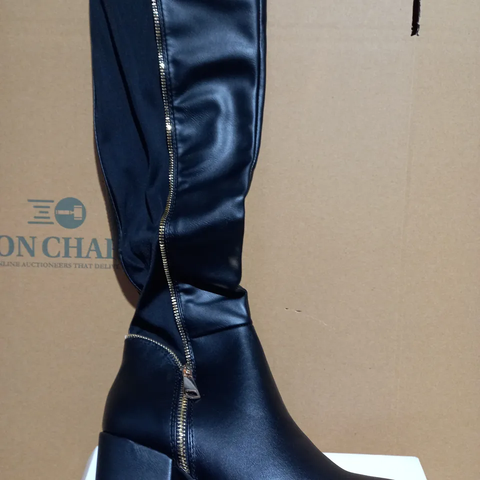 TRUFFLE COLLECTION WOMENS BLACK HIGH LEG ZIP UP BOOTS - SIZE 6