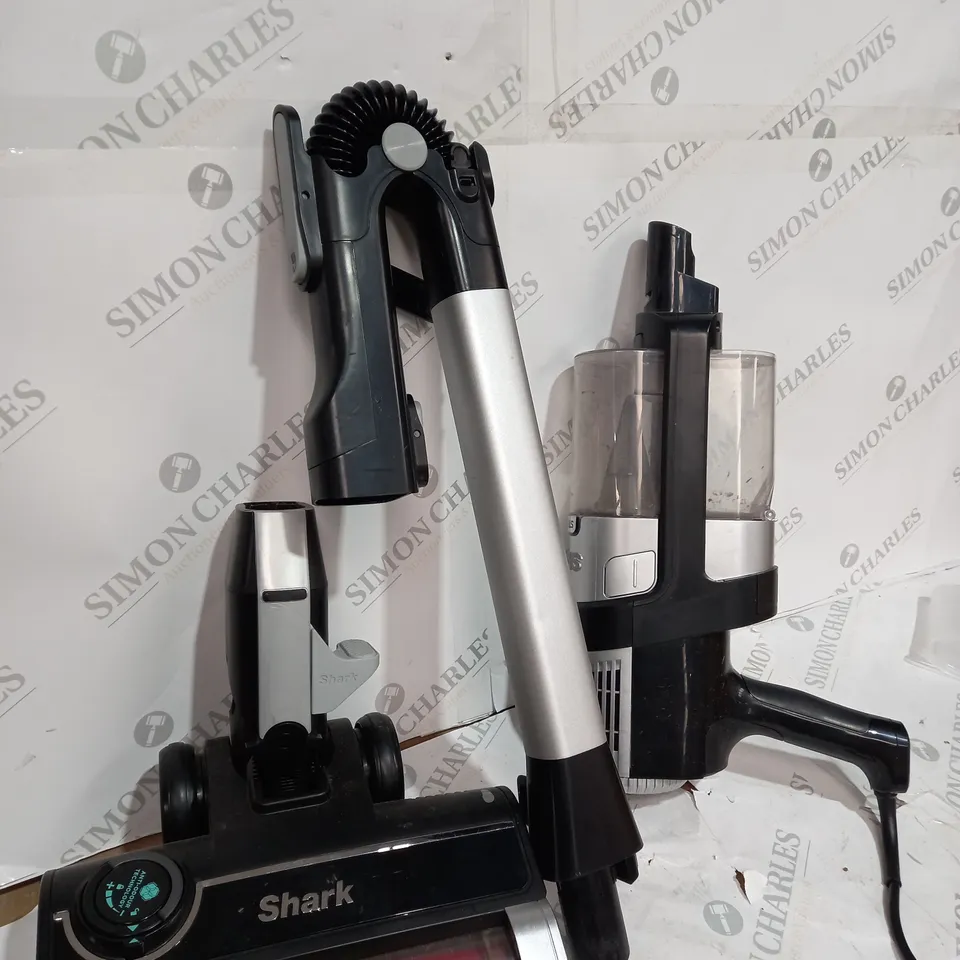 SHARK STRATOS ANTI HAIR WRAP PET PRO VACUUM CLEANER