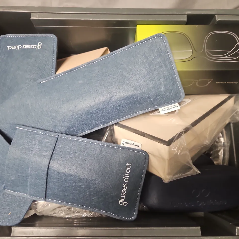 APPROXIMATELY 15 ASSORTED SUNGLASSES/SPECTACLES IN VARIOUS DESIGNS TO INCLUDE KAREN MILLEN, GOODR, ENSARJOE, ETC