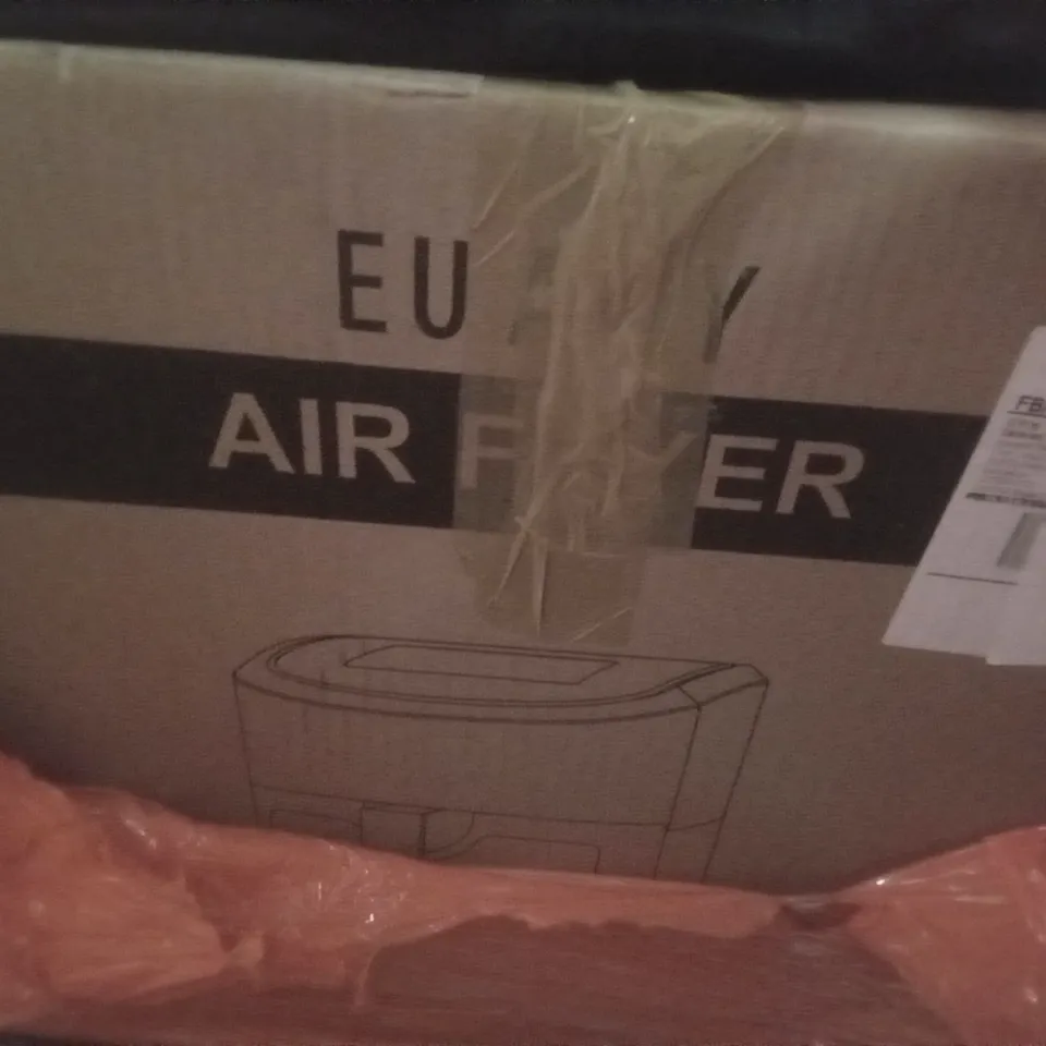 PALLET OF ASSORTED ITEMS INCLUDING PINK DESK CHAIR, PEPE BATH GRAB RAIL, AIR FRYER