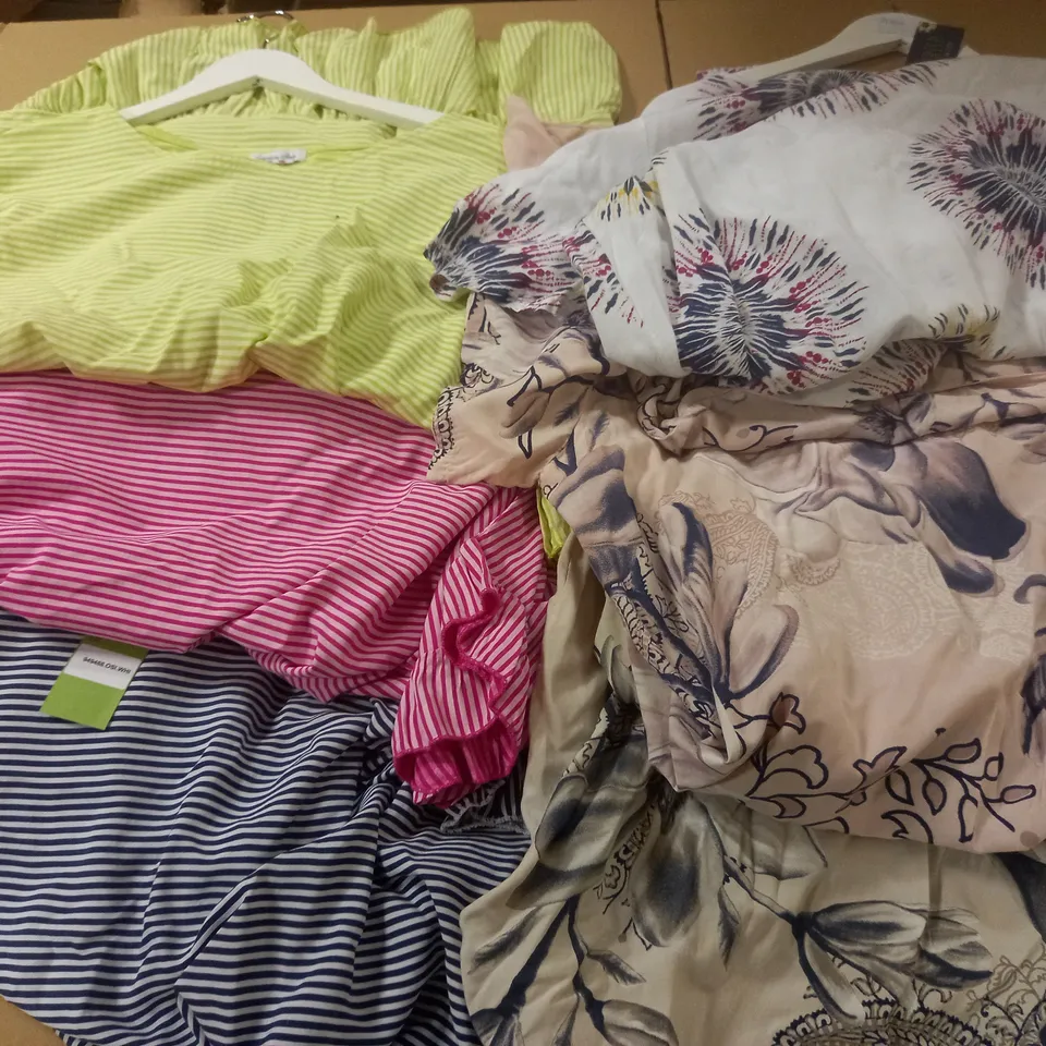 BOX OF APPROX 6 ASSORTED ITEMS OF SUGAR CRISP CLOTHING IN VARIOUS SIZES AND STYLES