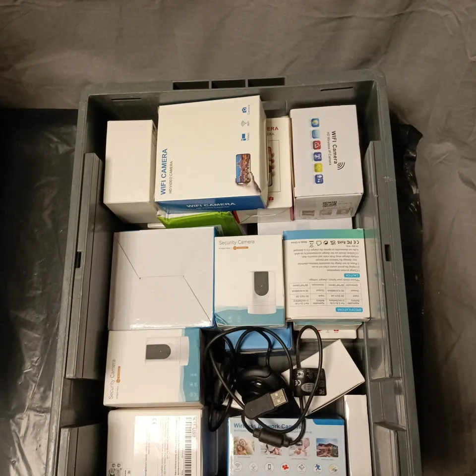 BOX OF APPROXIMATELY 15 ASSORTED ELECTRONIC ITEMS TO INCLUDE: WIFI CAMERA AND SECURITY CAMERA