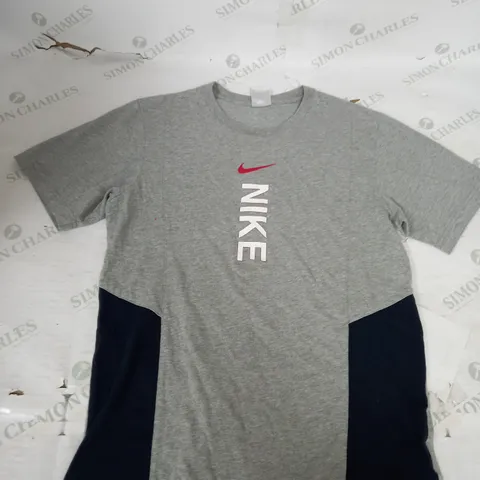 NIKE CASUAL T-SHIRT SIZE S 