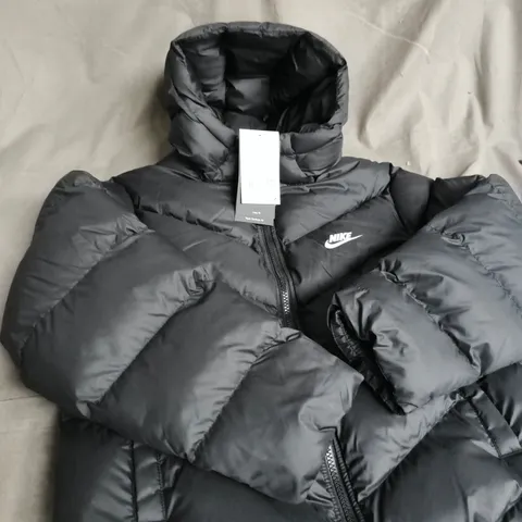 KIDS NIKE PUFFER COAT - SIZE M