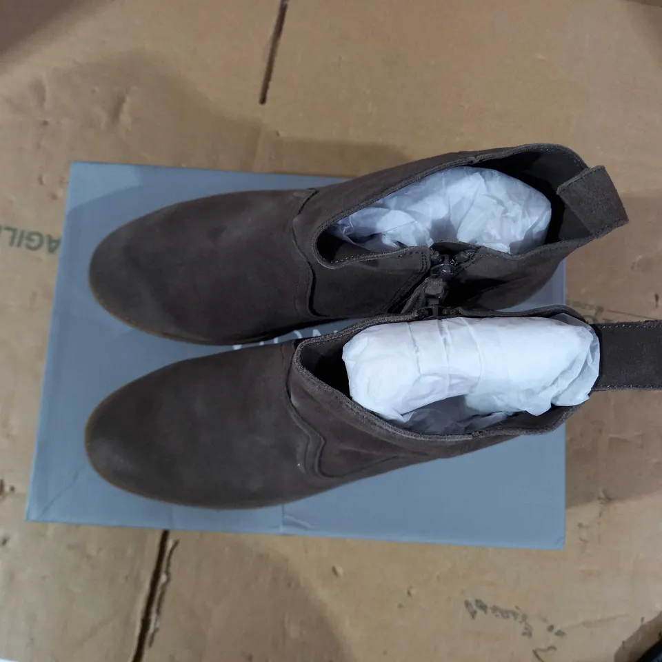 VIONIC VERA ANKLE BOOTS - GREIGE - SIZE 7