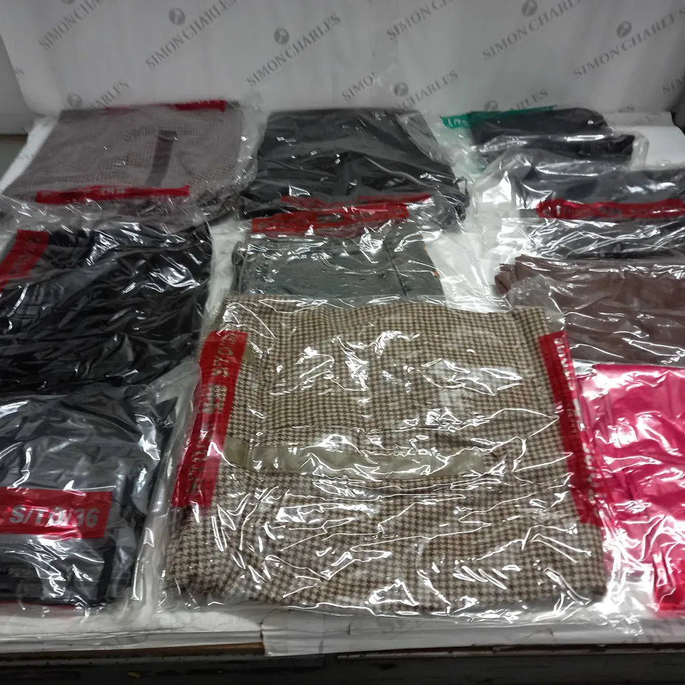APPROXIMATELY 10 ASSORTED CLOTHING ITEMS IN VARIOUS SIZES AND COLOURS TO INCLUDE JUMPERS, SWEATERS, JEANS, JACKETS, ETC