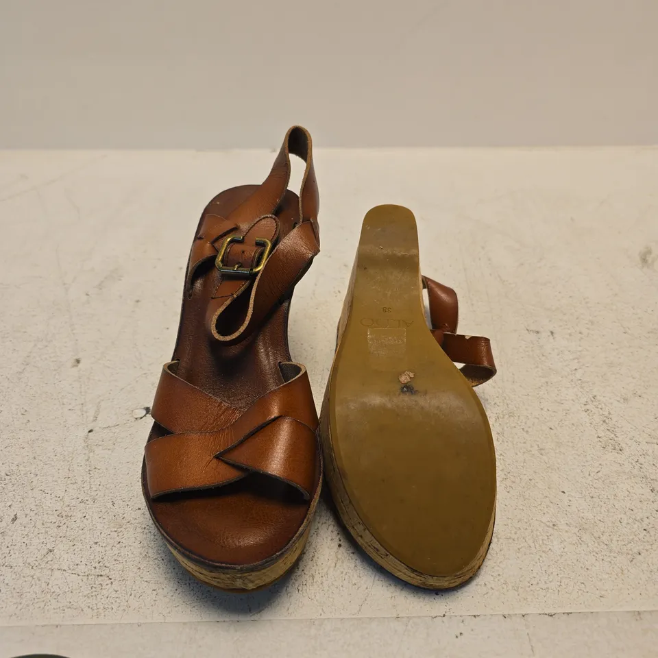 ALDO WOMEN’S LEATHER WEDGE SANDALS – UK 5 (EU 38)