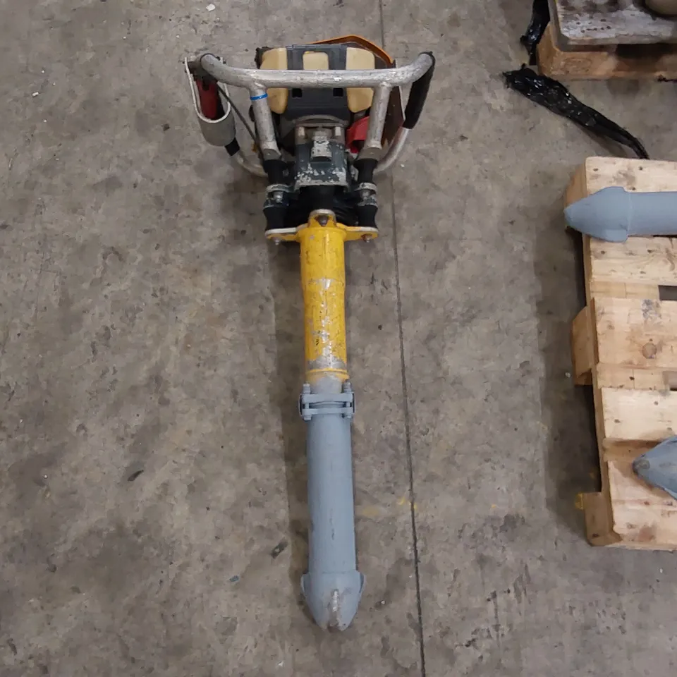 ROBEL 2 STROKE VERTICAL TAMPER