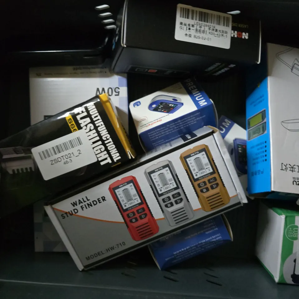 APPROXIMATELY 9 ASSORTED ITEMS TO INCLUDE - DIGITAL HEARING AID , WIRELESS SPEAKER , SCANNING LEARNING PEN ETC