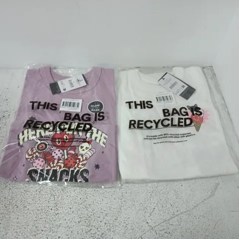 APPROXIMATELY 30 ASSORTED POPPY OVERSIZE GRAPHIC PRINT TEES IN VARIOUS SIZES IN PERS VANILLA/SWEET AND SPOOKY ICE CREAM & PERS CHALKY MAUVE/HERE FOR THE SNACKS