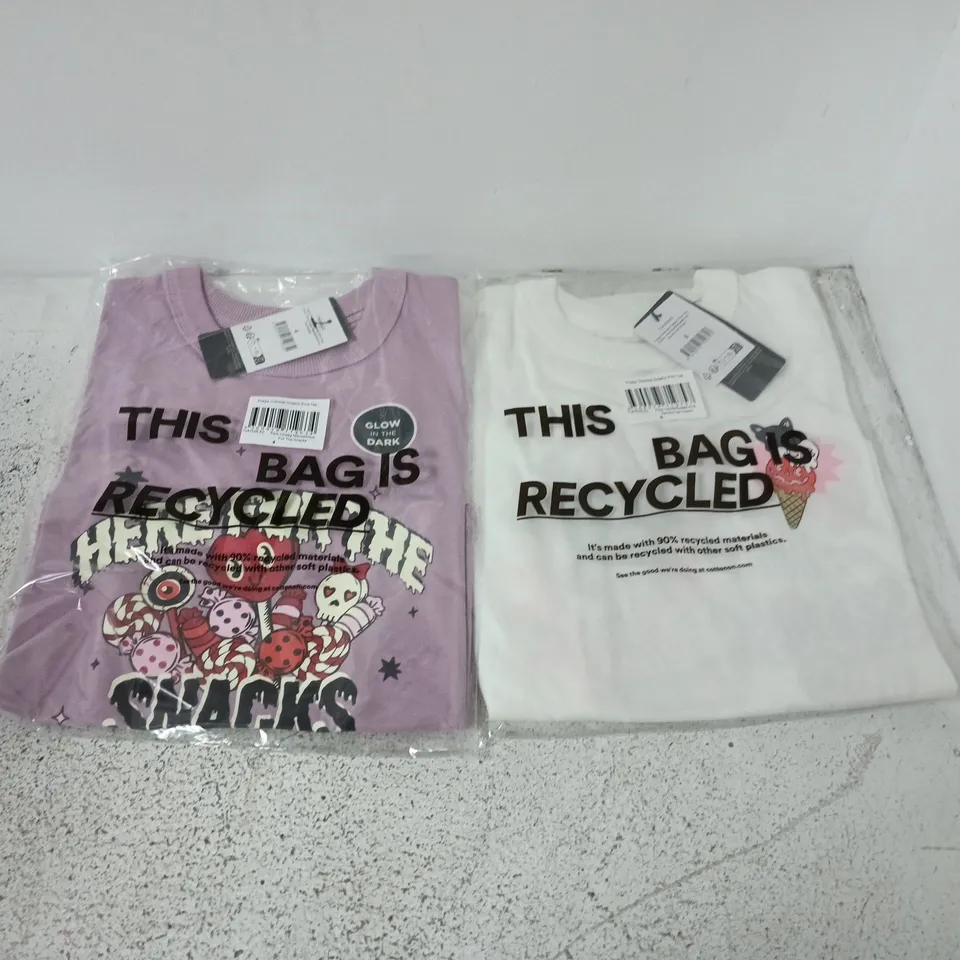 APPROXIMATELY 30 ASSORTED POPPY OVERSIZE GRAPHIC PRINT TEES IN VARIOUS SIZES IN PERS VANILLA/SWEET AND SPOOKY ICE CREAM & PERS CHALKY MAUVE/HERE FOR THE SNACKS