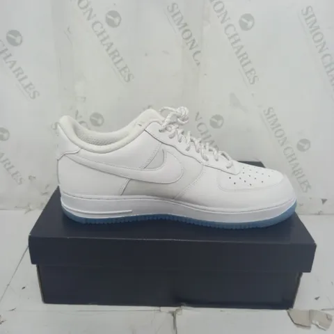 BOXED PAIR NIKE AIR FORCE 1 '07 SIZE 10.5