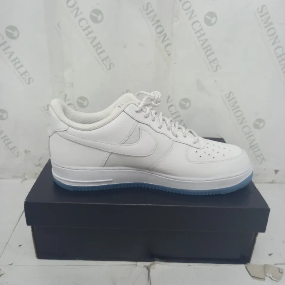 BOXED PAIR NIKE AIR FORCE 1 '07 SIZE 10.5 