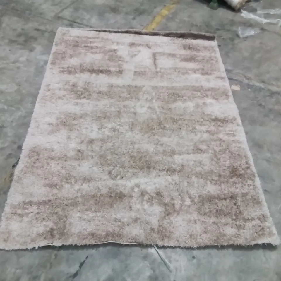 QUALITY DESIGNER AREA RUG - APPROXIMATELY 225X164