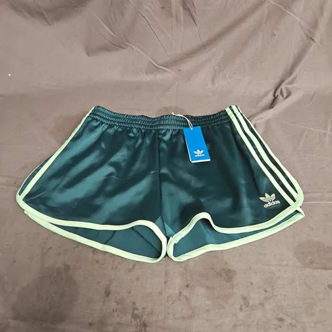 ADIDAS 3 STRIPE SPRINTER SHORTS IN GREEN MIX SIZE M