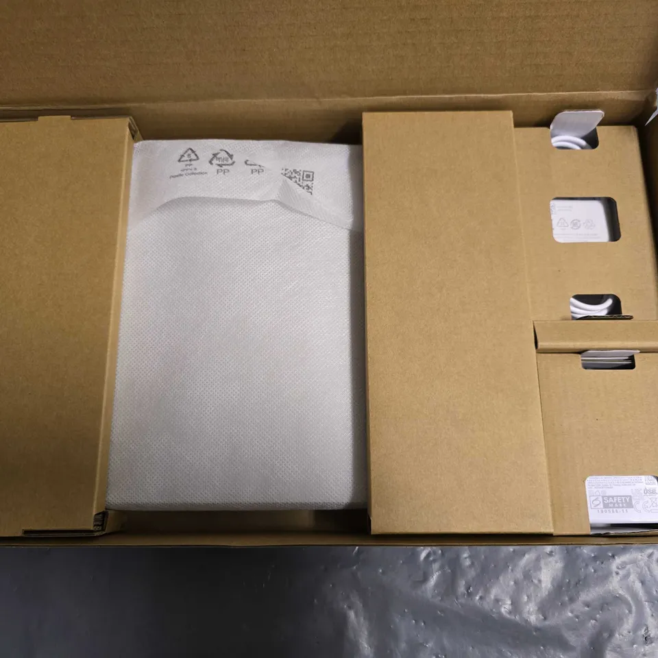 BOXED SAMSUNG GALAXY CHROMEBOOK INTEL CELERON LAPTOP IN SILVER - XE310XDA-KA1UK