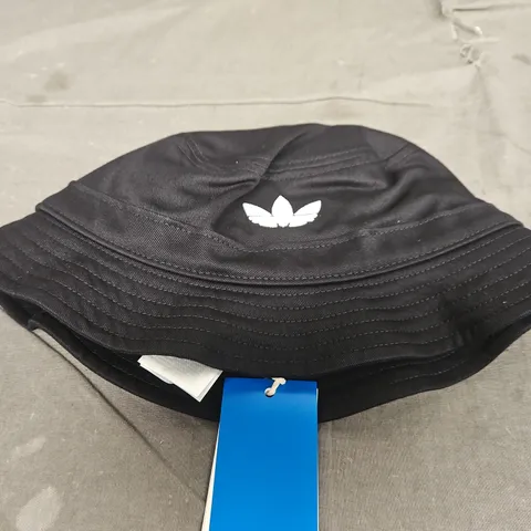 ADIDAS BLACK BUCKET HAT 