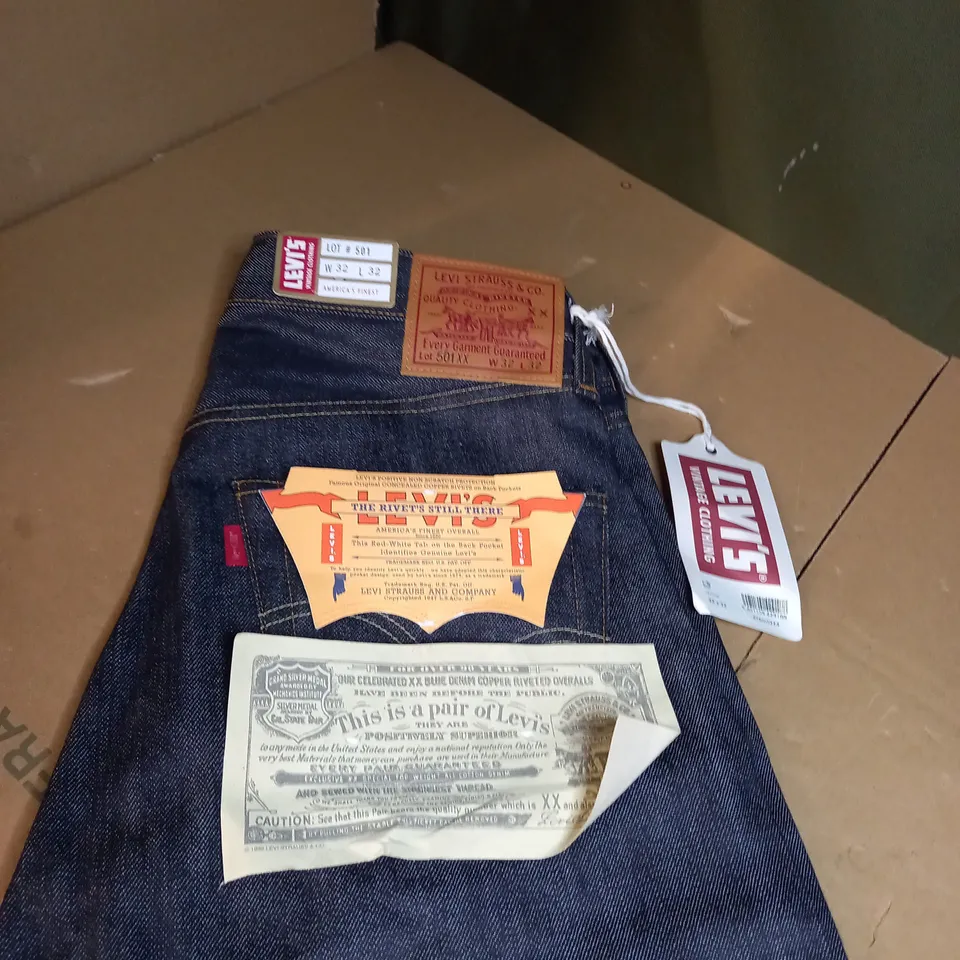 LEVI,S DENIM JEANS SIZE W 32 / L 32
