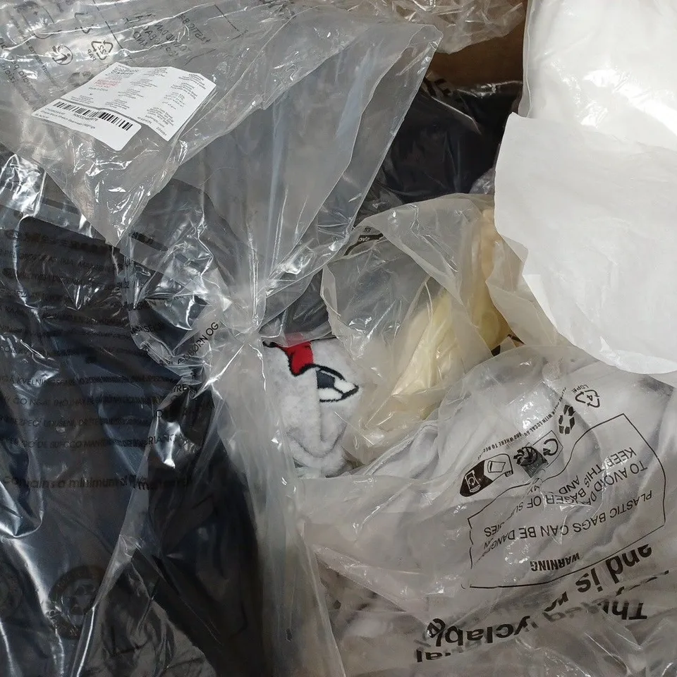 BOX OF APPROXIMATELY 25 ASSORTED CLOTHING ITEMS TO INCUDE - SOCKS , LEGGINGS , T-SHIRT ETC