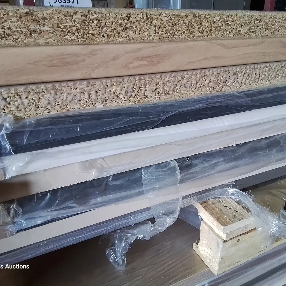 PALLET OF APPROXIMATELY 10 LAMINATE 3M WORKTOPS