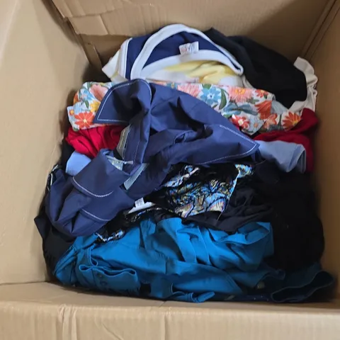 BOX OF APPROXIMATELY 20 ASSORTED CLOTHING ITEMS IN VARIOUS STYLES, COLOURS AND SIZES 