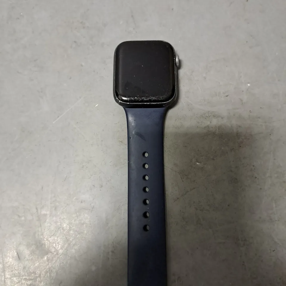 APPLE WATCH SERIES 4 