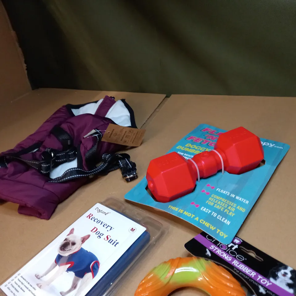 LOT OF APPROX 5 ASSORTED DOG RELATED ITEMS TO INCLUDE: DOG TOYS, DOG COATS