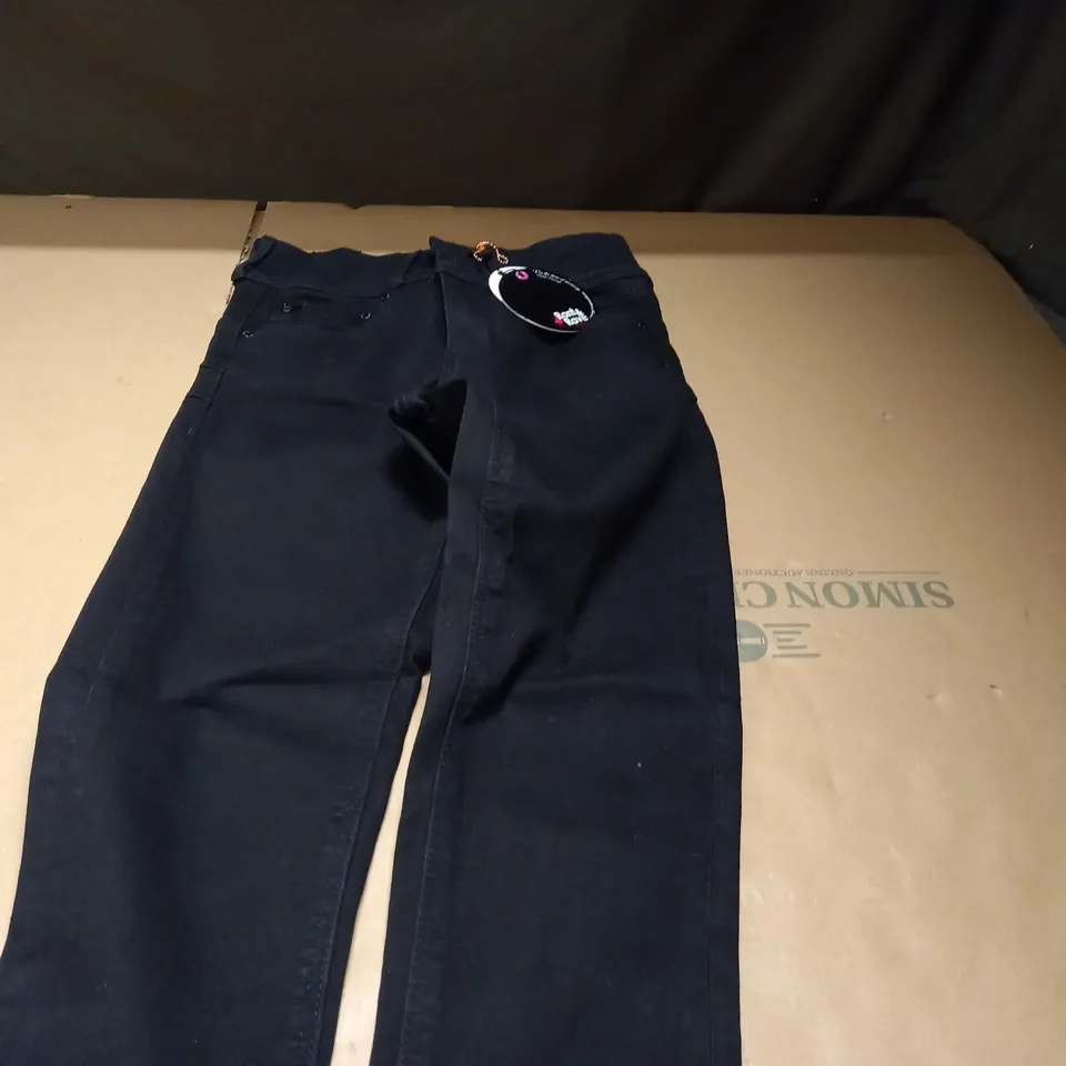 PAIR OF RANT AND RAVE 8S ELLE FIT SKINNY JEANS