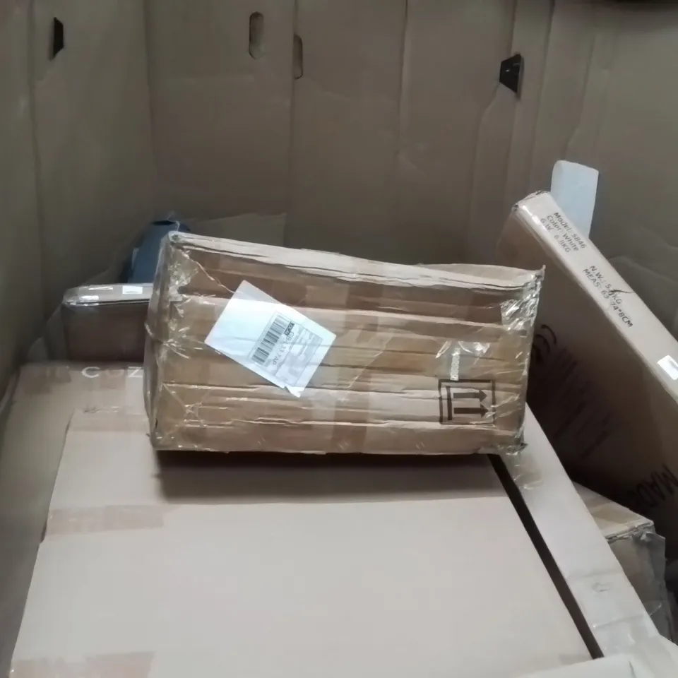 PALLET OF ASSORTED ITEMS TO INCLUDE: COFFEE TABLES, CONSOLE TABLE, WALL MOUNTED MIRROR, BED FRAME ECT