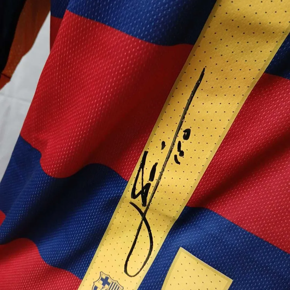 FC BARCELONA 2015-16 HOME SHIRT – SIGNED BY MESSI, NEYMAR & SUÁREZ (TRES AMIGOS) NIKE UNICEF - MEDIUM