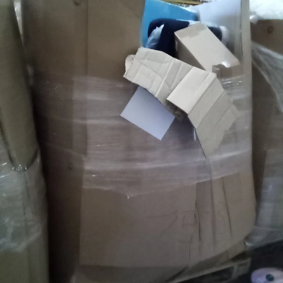 PALLET OF ASSORTED ITEMS INCLUDING FOOT REST, SLEEPING BAG, MEMORY FOAM PILLOW, LARGE COMFORT PILLOW, LUMBAR SEAT CUSHIONS