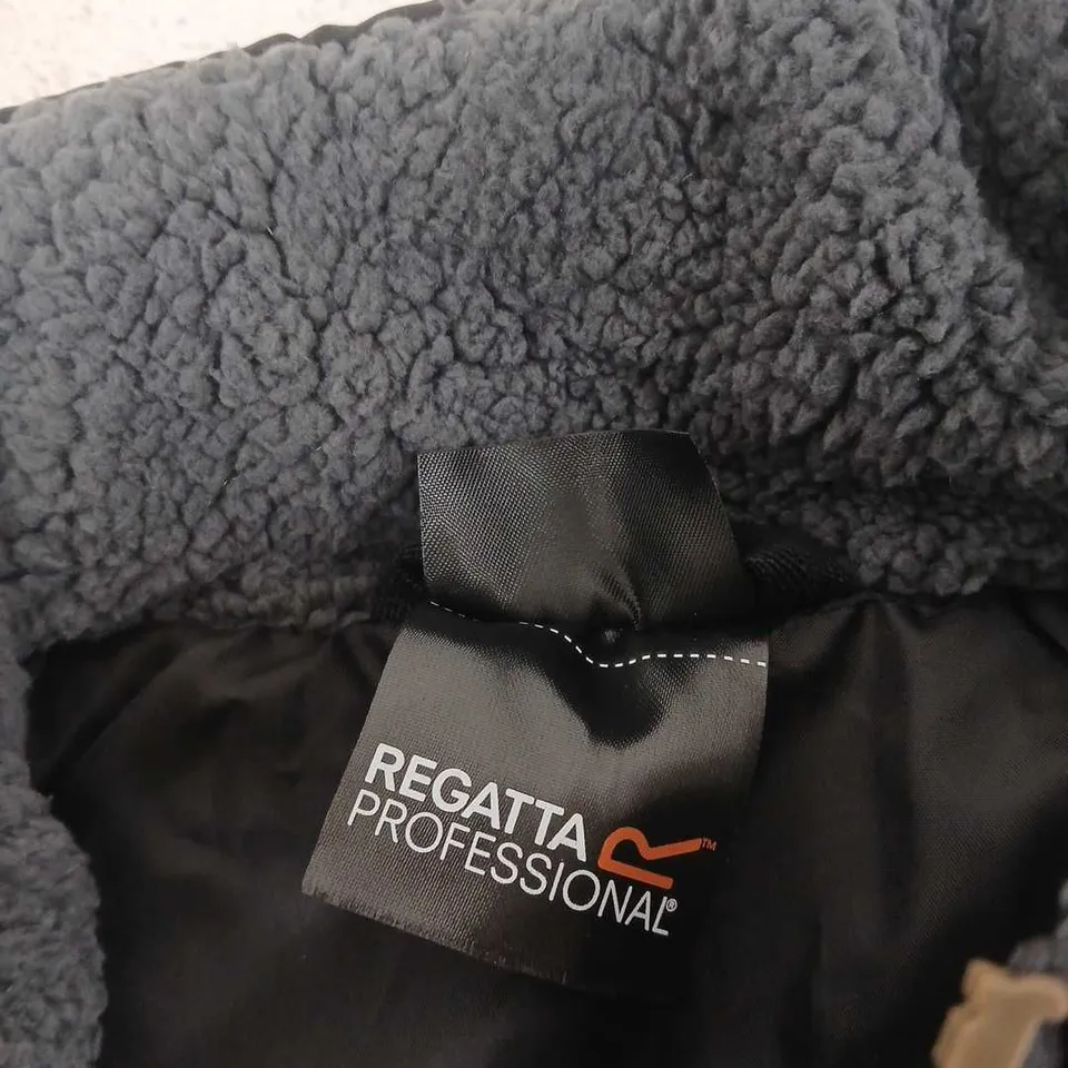 REGATTA PROFESSIONAL ALTONA PADDED VEST – BLACK, UK 3XL (EU 62)