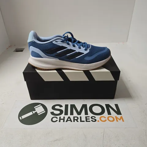 BOXED PAIR OF ADIDAS RUN FALCON 5 JUNIOR TRAINERS IN BLUE - UK 6.5