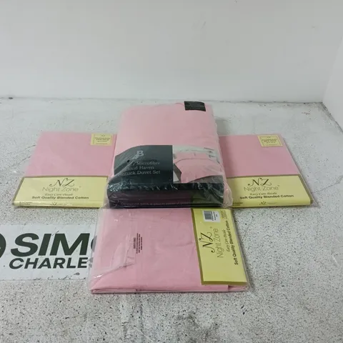 SET OF 4 4BTEX BEDDING ITEMS TO INCLUDE SUPER KING PINTUCK DUVET SET