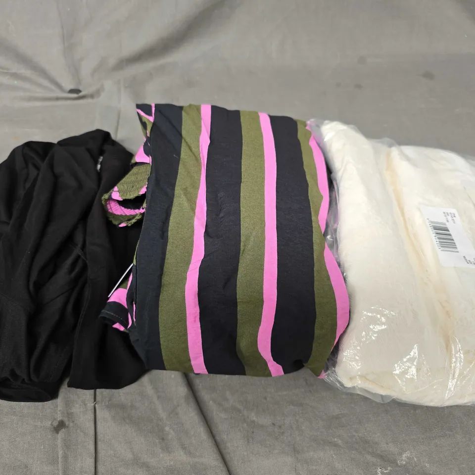 LARGE BOX OF APPROXIMATELY 20 ASSORTED CLOTHING ITEMS IN VARIOUS SIZES, STYLES AND COLOUR 