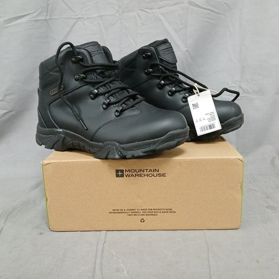 BOXED PAIR OF MOUNTAIN WAREHOUSE CANYON KIDS WATERPROOF WALKING BOOTS IN BLACK SIZE UK 5