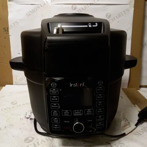 INSTANT POT DUO CRISP WITH ULTIMATE LID MULTI-COOKER AND AIR FRYER 
