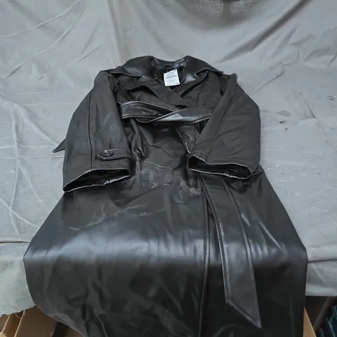 STRADIVARIUS BLACK LEATHER-LOOK BELTED COAT – XS (UK XS)