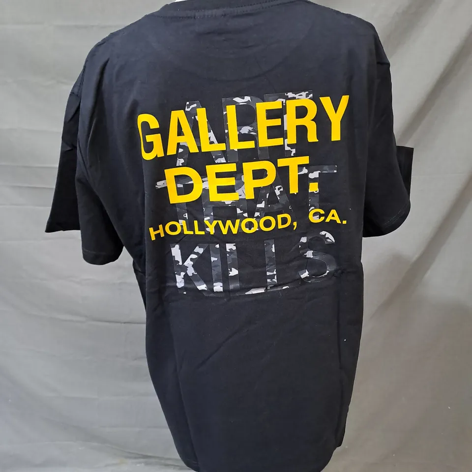 GALLERY DEPT. PRINTED TSHIRT IN BLACK/YELLOW SIZE M