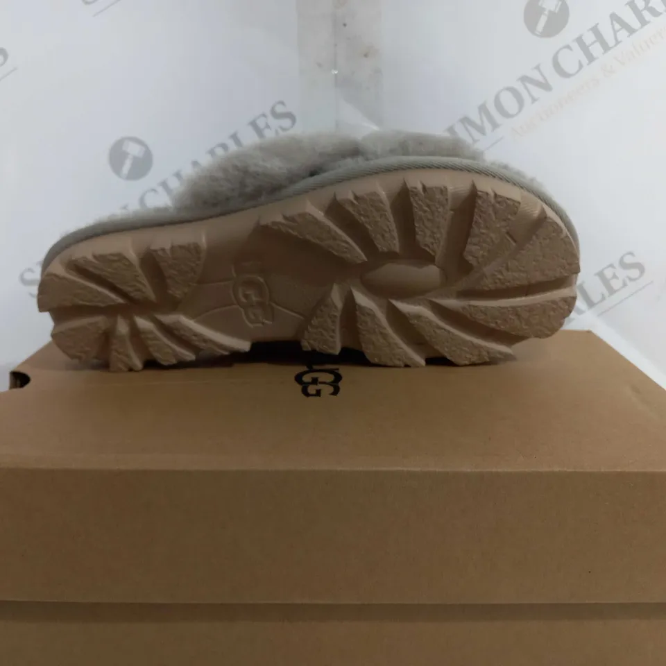 BOXED UGG FUZZETTE SLIPPER GOAT - UK 5