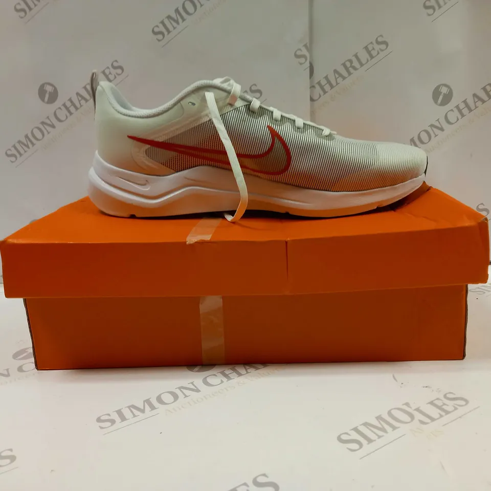 BOXED PAIR OF NIKE DD9293-009 DOWNSHIFTER 12 SHOES UK SIZE 10 