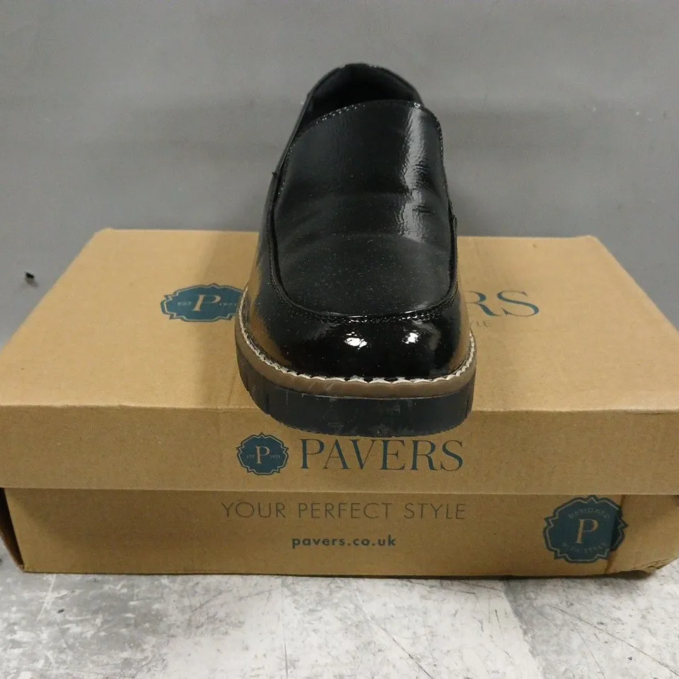BOXED PAIR OF PAVERS SLIP-ON SHOES IN GLOSSY BLACK SIZE UK 7