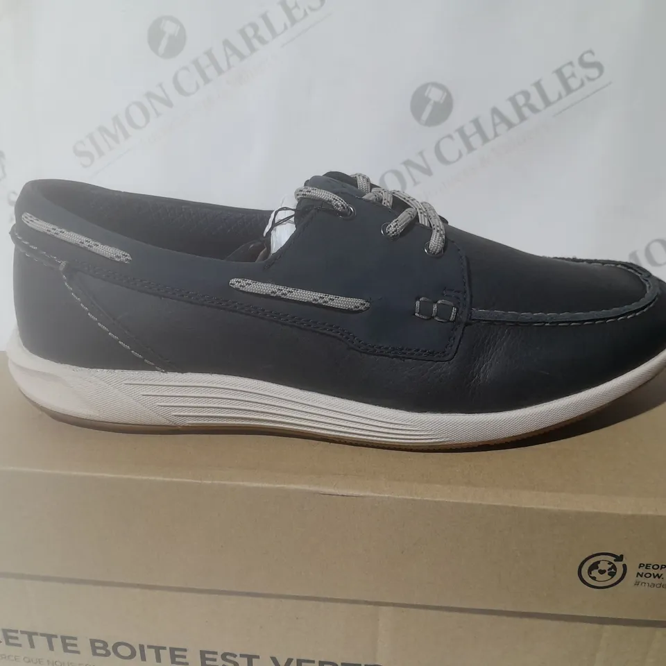 CLARKS ALT SAIL GO NAVY SHOES - UK 7 
