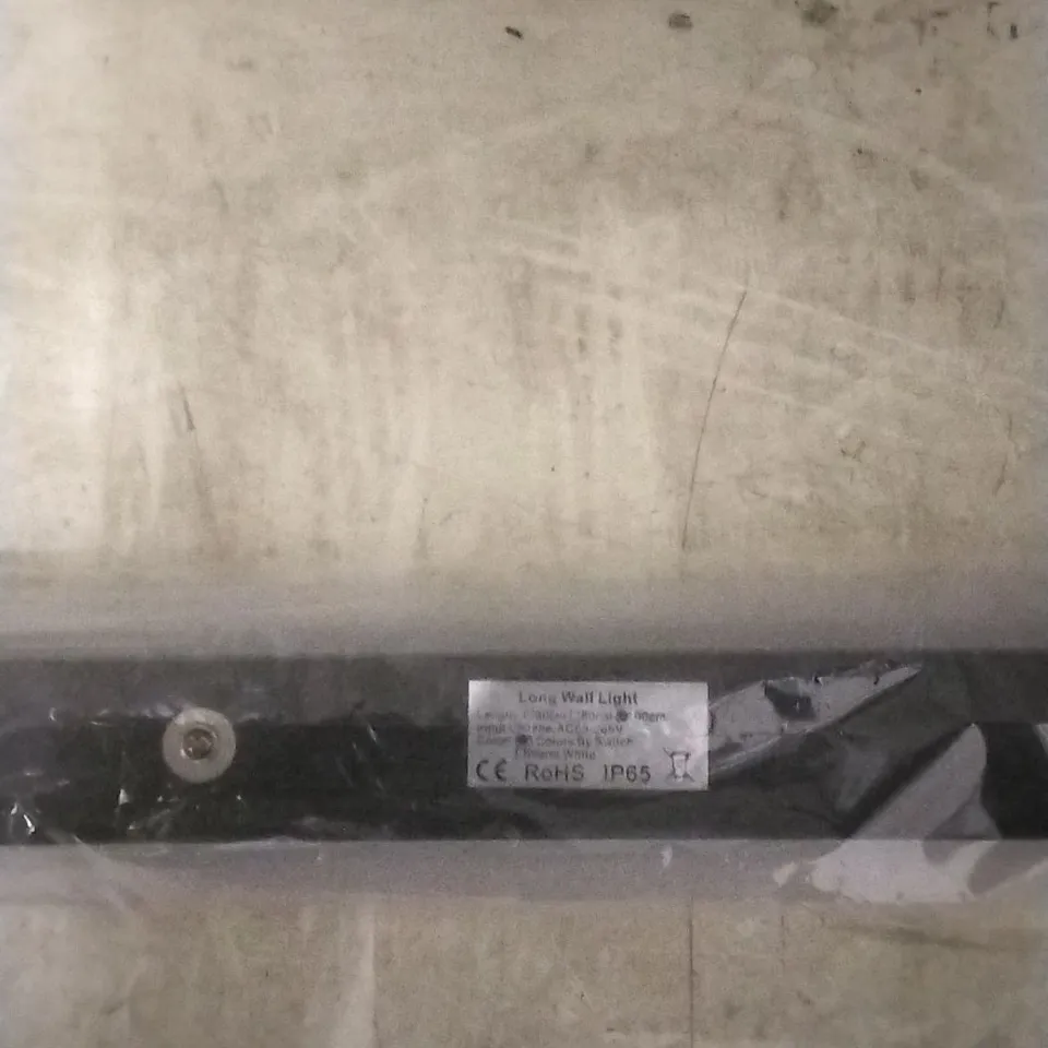 BOXED LONG WALL MOUNTED LIGHT HOLDER 100CM 