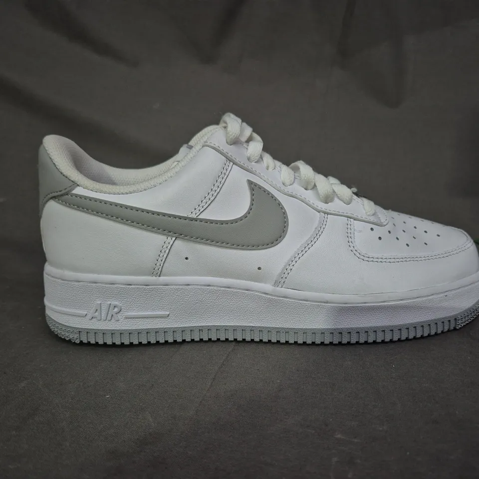 PAIR OF NIKE AIR FORCE 1 LOW 07 - LIGHT SMOKE GREY - UK SIZE 7 