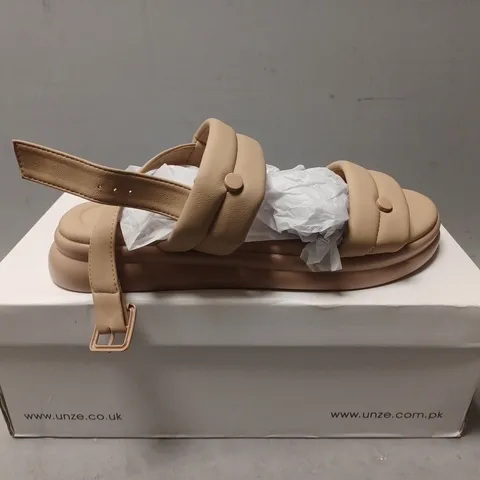 BOXED PAIR OF WOMENS UNZE SANDALS - UK SIZE 6