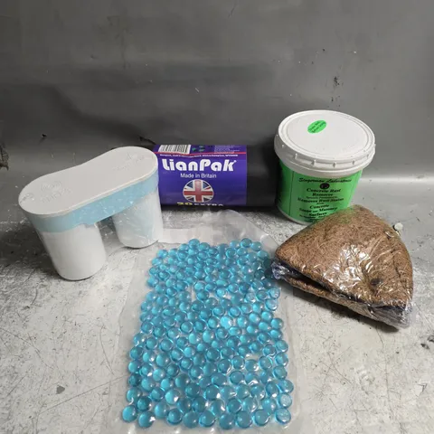 APPROXIMATELY 15 ASSORTED HOUSEHOLD PRODUCTS TO INCLUDE BIN BAGS, CONCRETE RUST REMOVER, WALLPAPER ETC 